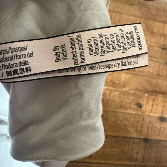 Victoria’s Secret body lace racerback Perfect Shape 32DDD bra - Picture 3 of 3